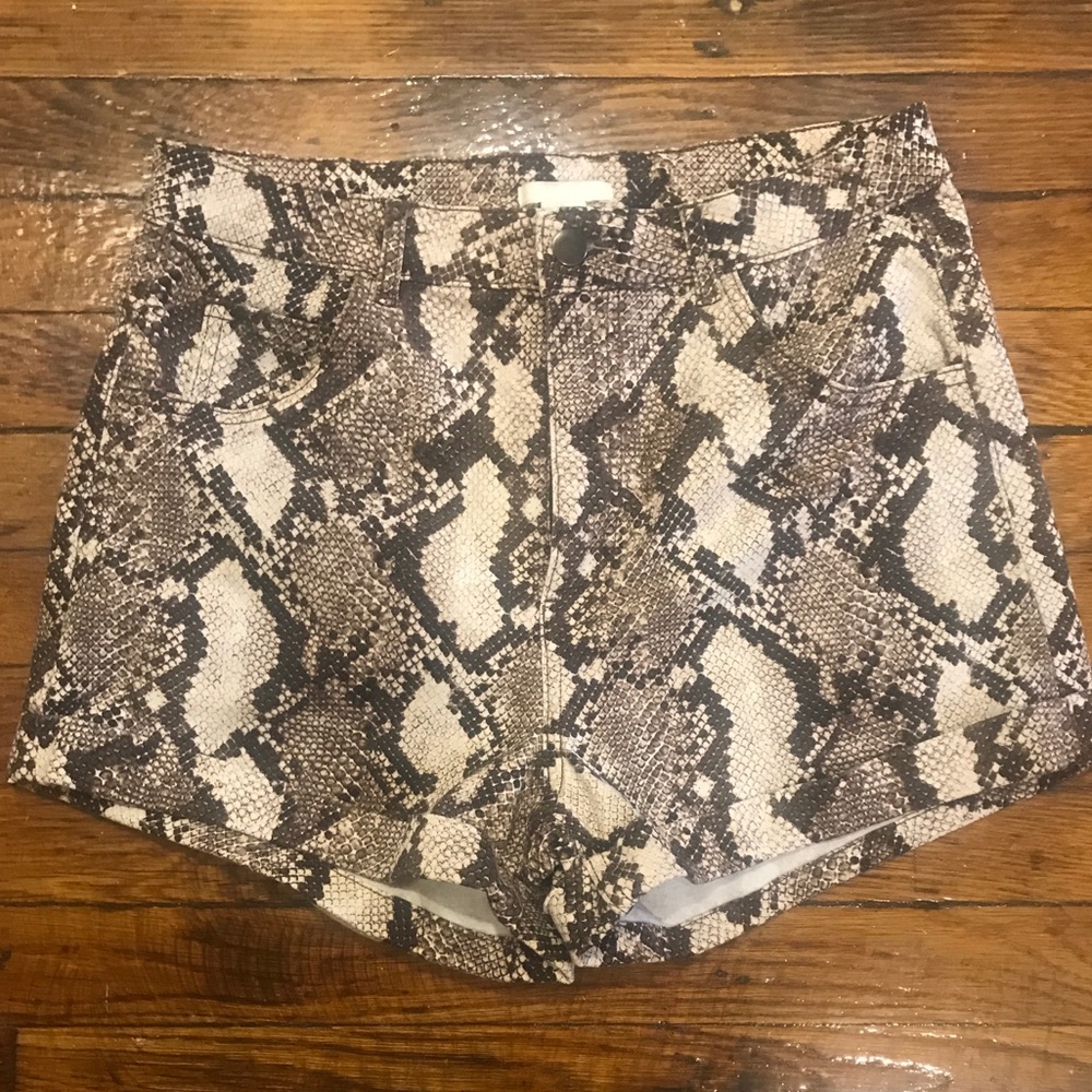 H&M snakeskin shorts sz 12